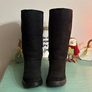UGG Black Suede Boots SZ 7 box 134